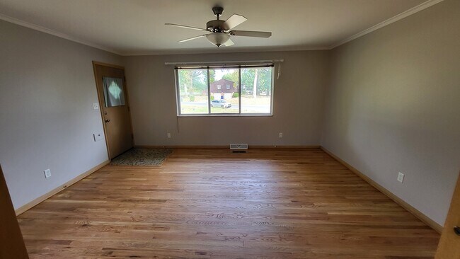 Sala de estar - 4365 Glenmawr Ave