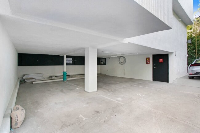 Photo - 8534-8538 Colgate