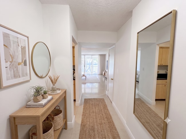 Entrance foyer - 1670 NE 191st St Unit 208-3
