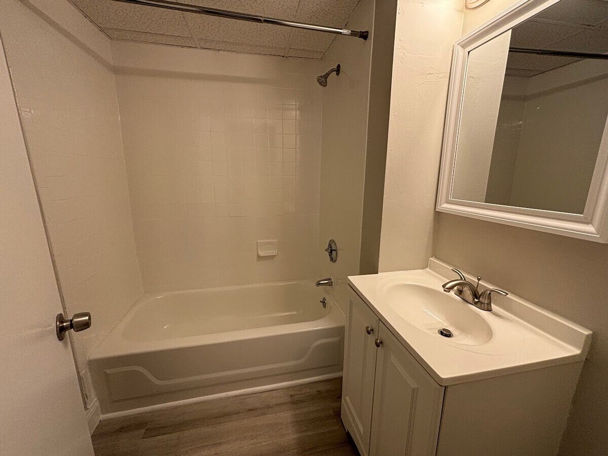 Photo - 565 Beach Apartments