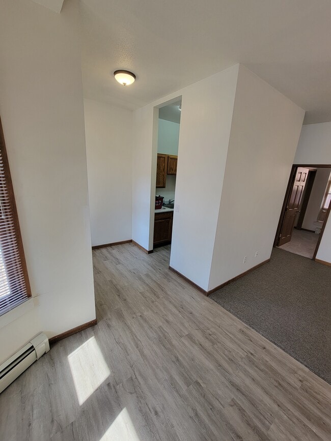 Building Photo - 1337 Main St Unit 6