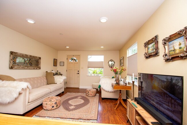 Photo - 40 Encina Ave