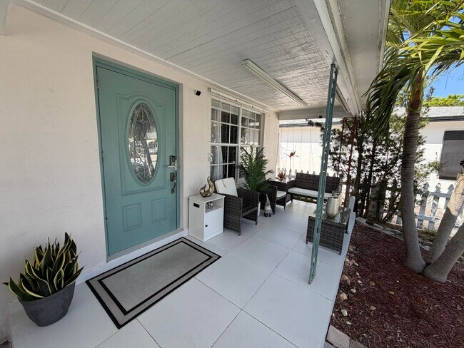 Photo - 417 N F St