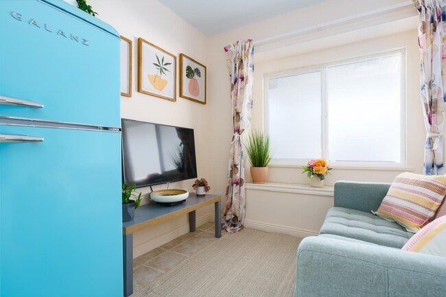 Photo - 759 E 51st Ave