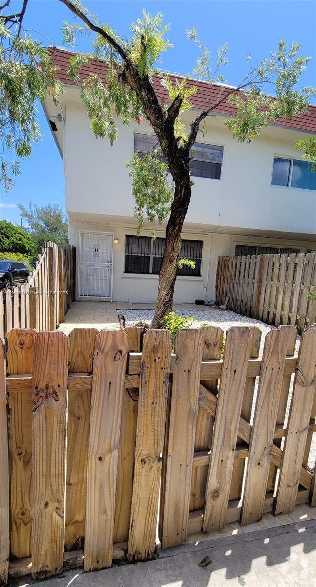 Building Photo - 1520 NE 151st St Rental