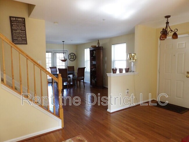 Photo - 1026 Wahler Pl SE