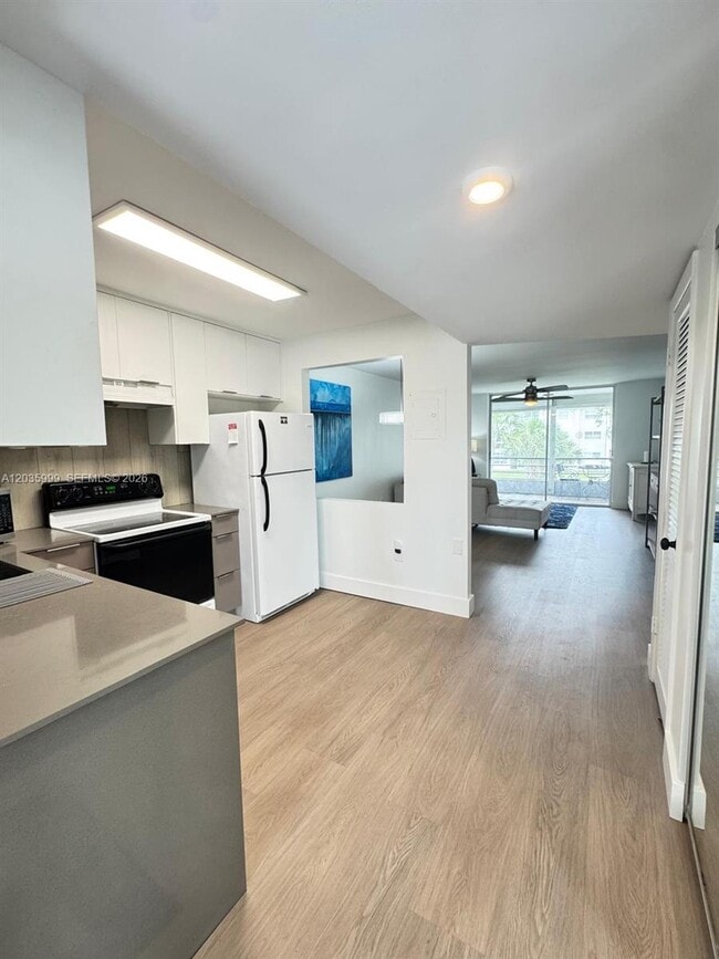 Building Photo - 8300 Sunrise Lakes Blvd Unit 212