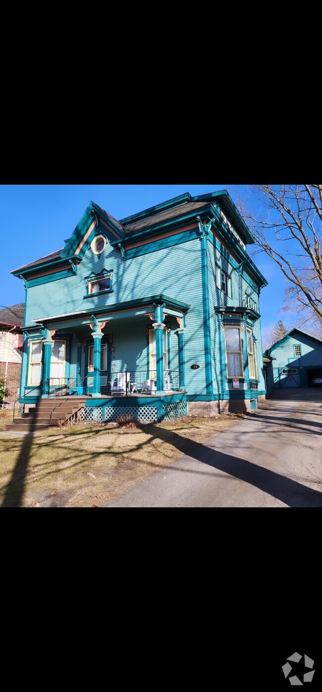 Building Photo - 73 Elm St Unit 3 Rental