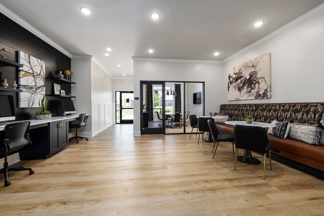 River Oaks Landing apartments — community photo