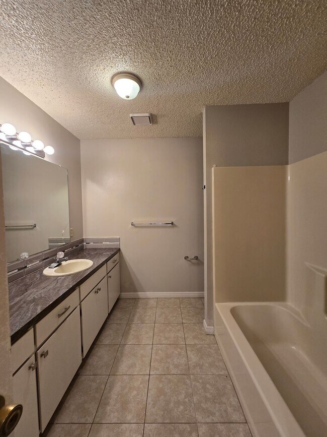 Photo - 1032 Mockingbird Ln