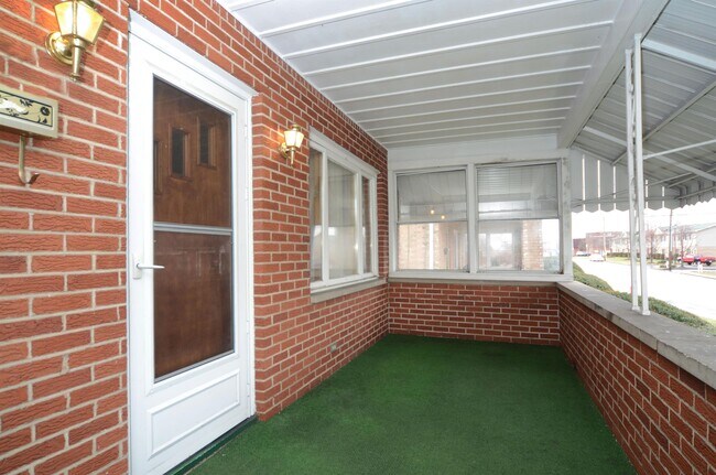 Photo - 1917 Main St