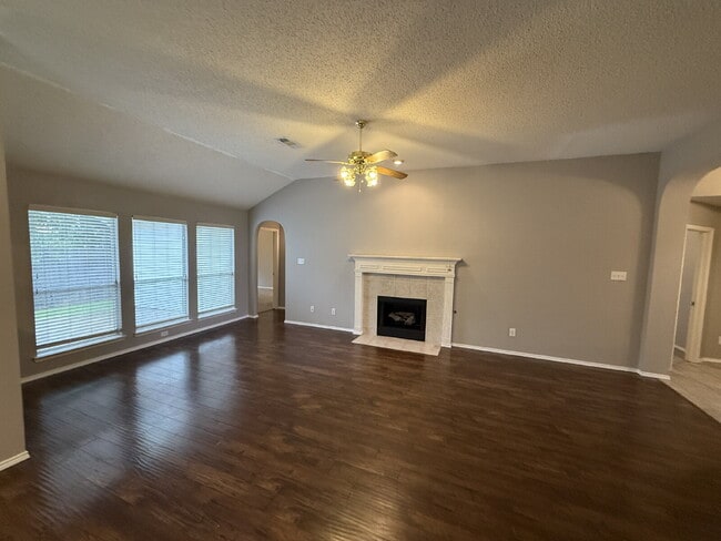 Photo - Charming 3 Bedroom Haven with 2 Full Baths in Fort Worth. Spacious 1748 Sq. Ft. Retreat on Comfor...