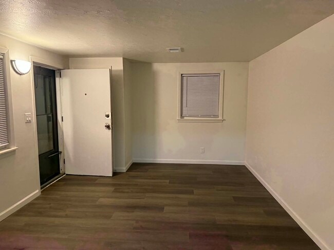 Photo - 4220 S 49th St