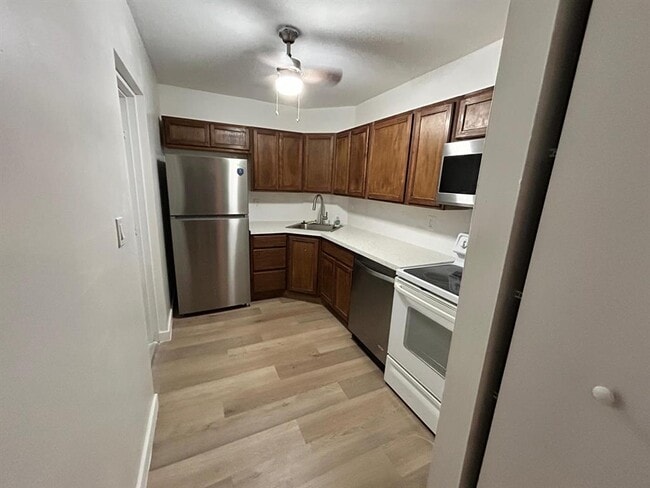 Photo - 3115 Oakland Shores Dr Unidad E103