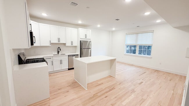 Cocina - 325 Union Blvd