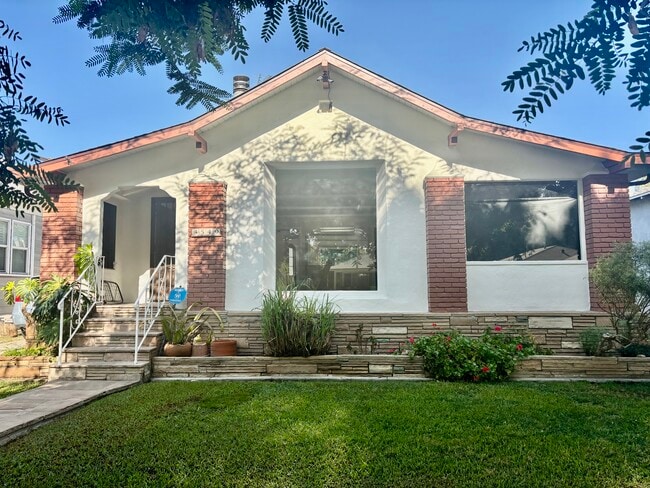3 bedroom 1 bath on quiet tree lined tree - 3549 Schaefer St