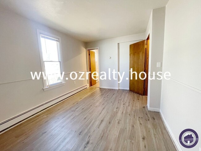 Photo - 215 E Reed Ave