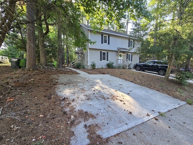 5906 Applewood Ln