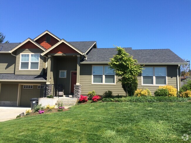 Building Photo - 3 Bedroom House ~ Close to Good Samaritan ...