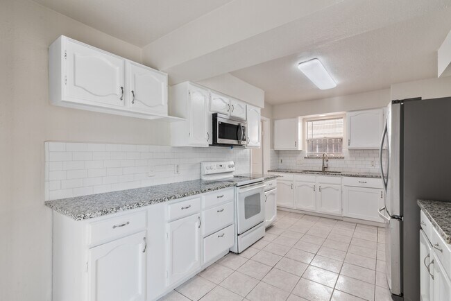 Photo - 22115 Fincastle Dr