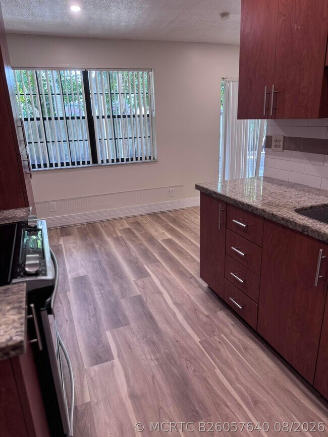 Photo - 7914 Pembroke Rd