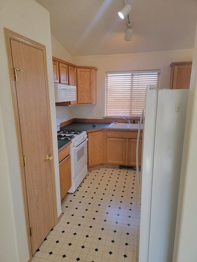 Photo - 3 Bedroom Home North End Of Northwood - Gr...