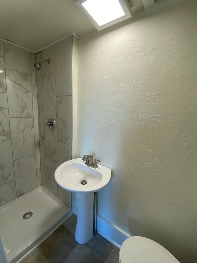 Photo - 452 W 10th Ave Unidad 452 W 10th -  A