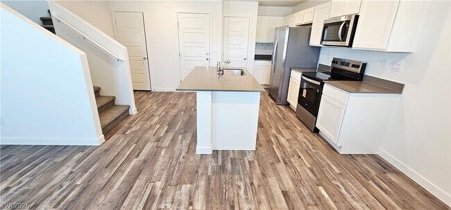 Photo - 915 Violet Heron St