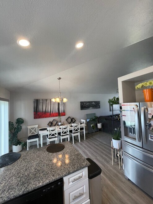 1298 E Rachel Way