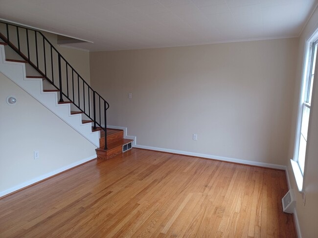 Photo - 222 E Whitlock Ave