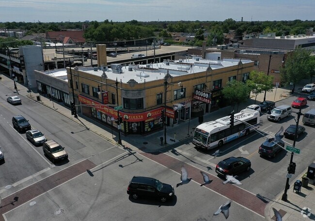 Building Photo - 5601 W Belmont Ave Unit 204 Rental