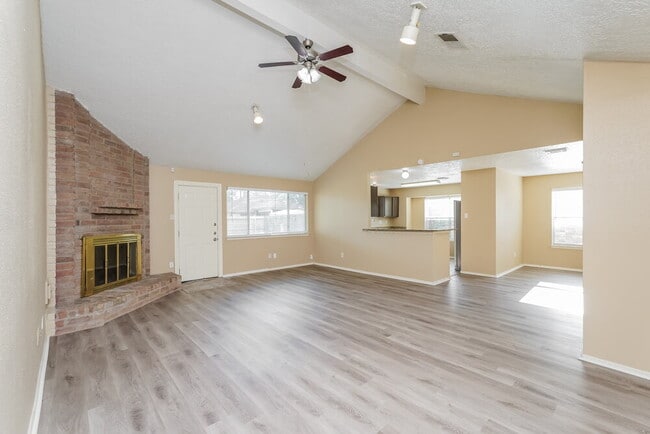 Photo - 1711 Meadow Green Dr