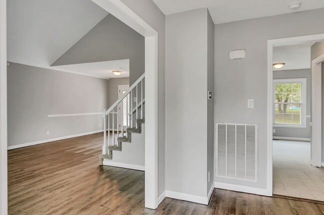 Photo - 900 Cimarron Ct