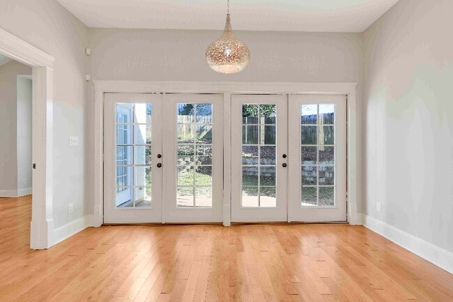 Photo - 515 S Saunders St