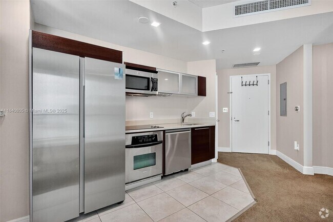 Building Photo - 1900 N Bayshore Dr Unit 3605 Rental