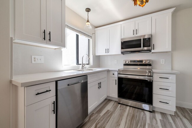 Building Photo - Updated 1 bed 1 Bath Scottsdale Ranch Condo - Available Now! Unit 2035