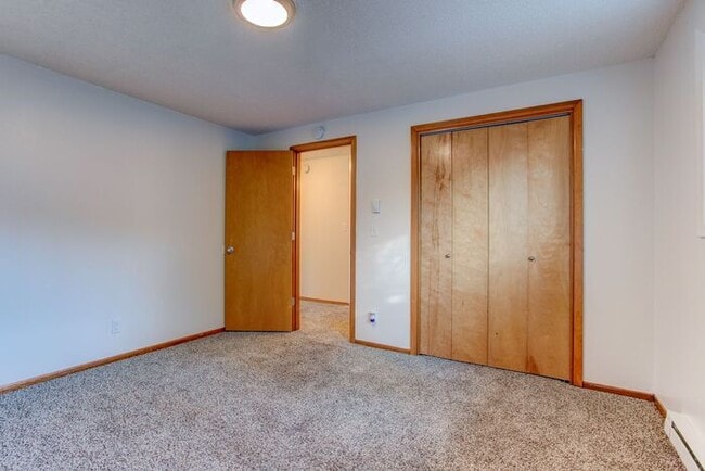 Photo - Spacious 3 bedroom 1.5 bath townhome Hillsboro!