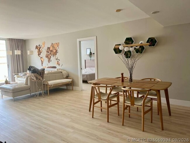 Building Photo - 427 Golden Isles Dr Unit 4I