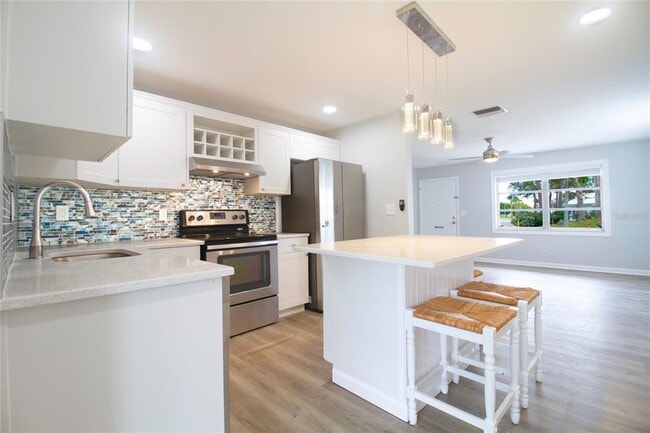 Photo - 4470 Mainlands Blvd W