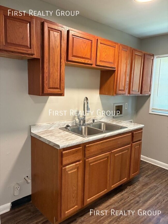 Photo - 3700 Runyon Ave