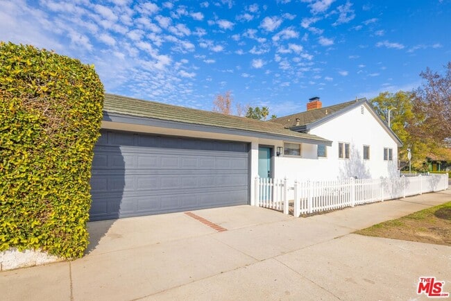 6701 Noble Ave