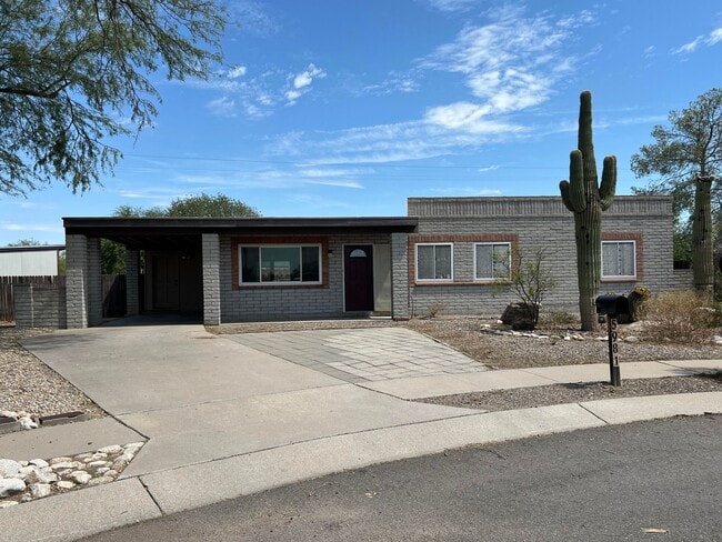 Building Photo - 5981 N Sebba Pl Rental