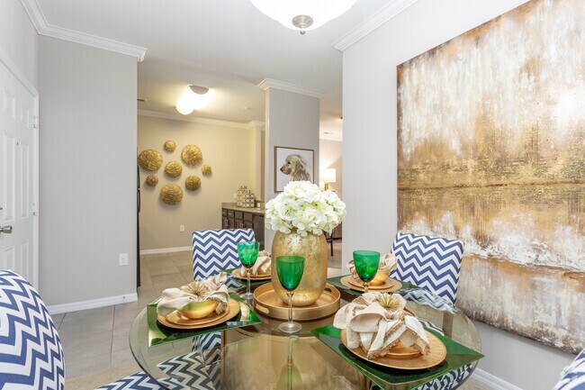 2BR, 2BA - 1,096SF - Dining Area