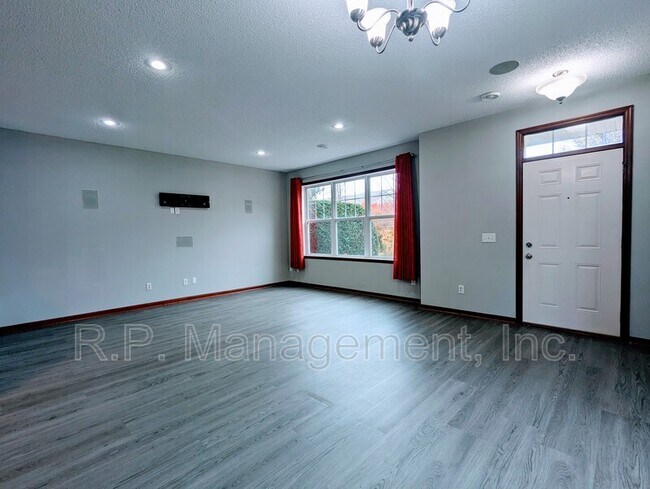 Photo - 3352 Hazel Trail