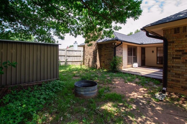 Photo - Spacious 4-Bedroom / 2-Bathroom Home with Modern Amenities in Edmond!