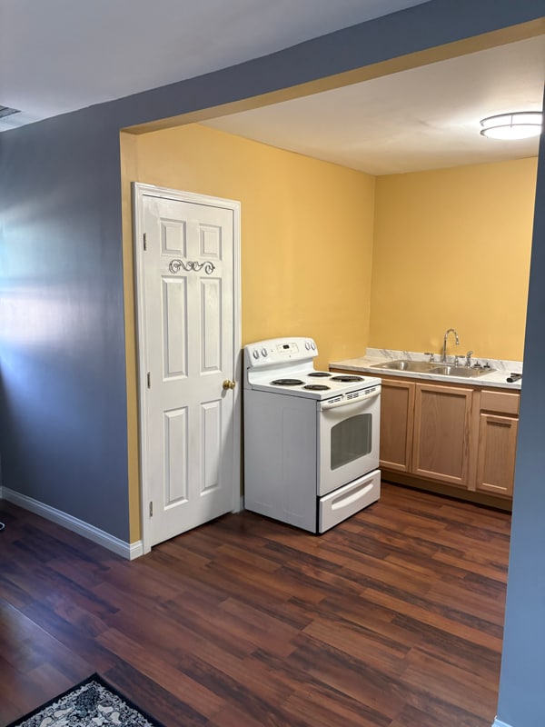 Building Photo - 240 W Terrace St Unit Single standing studio apartment