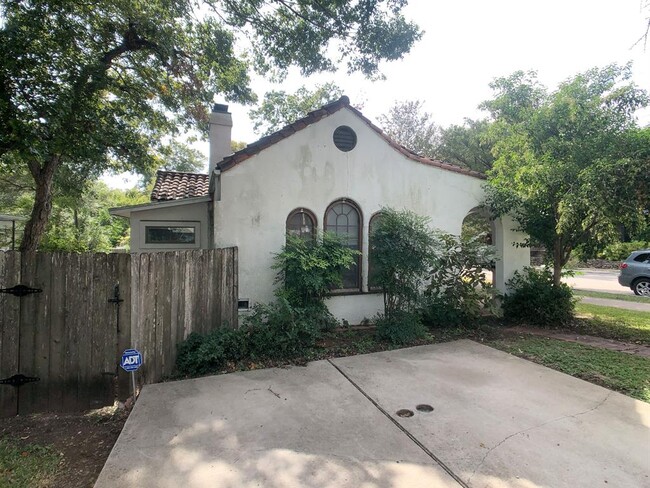 Photo - 3111 Harris Park Ave