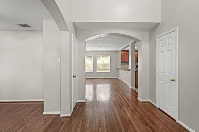 Photo - 2922 Glencullen Ln