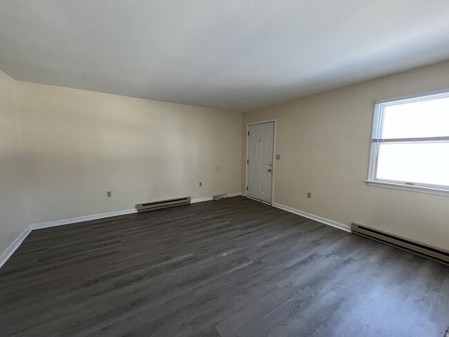 702 Thomas Ln Unit A