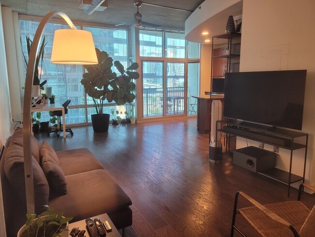 Photo - 923 Peachtree St NE